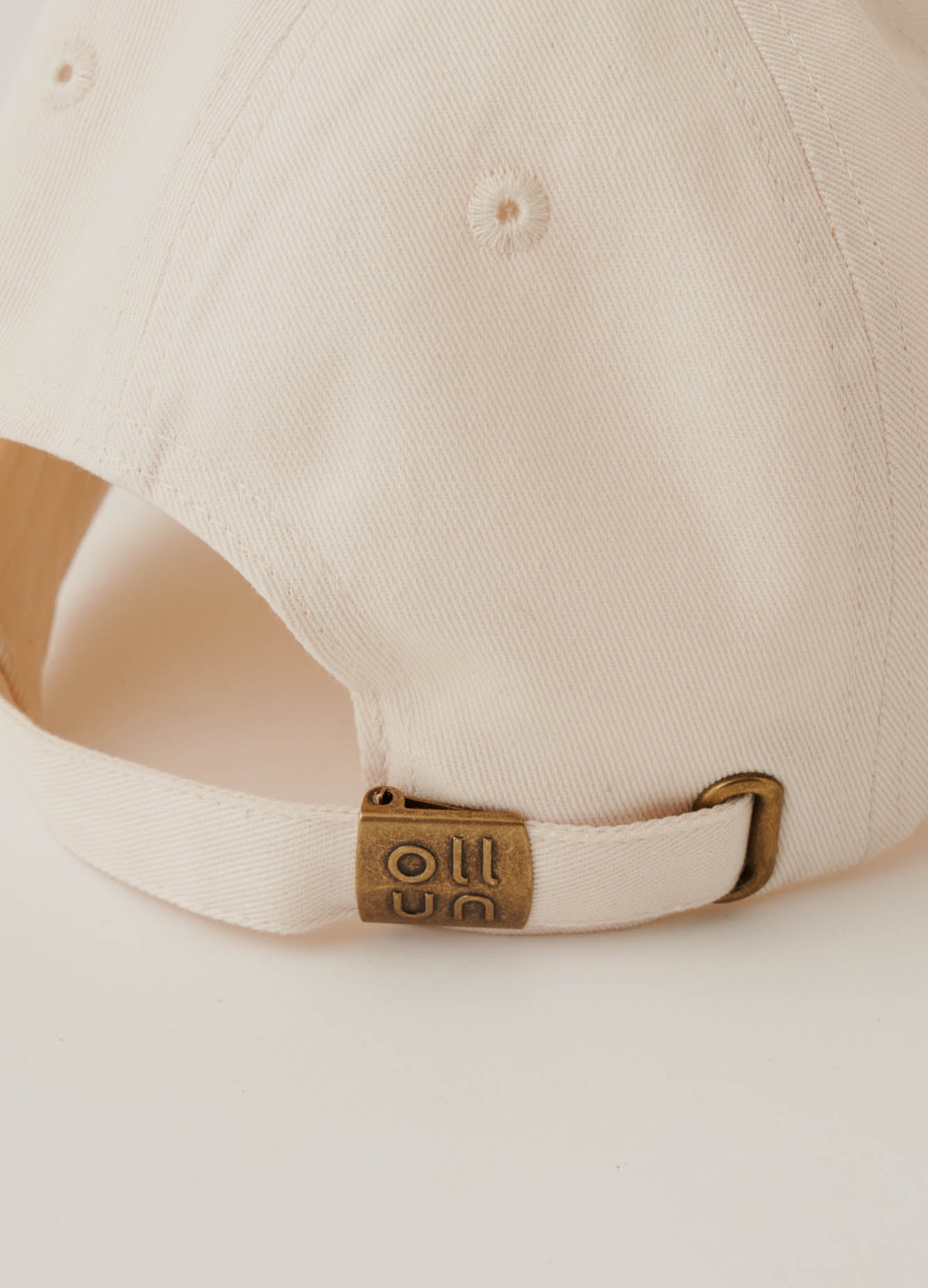 ollun logo cap