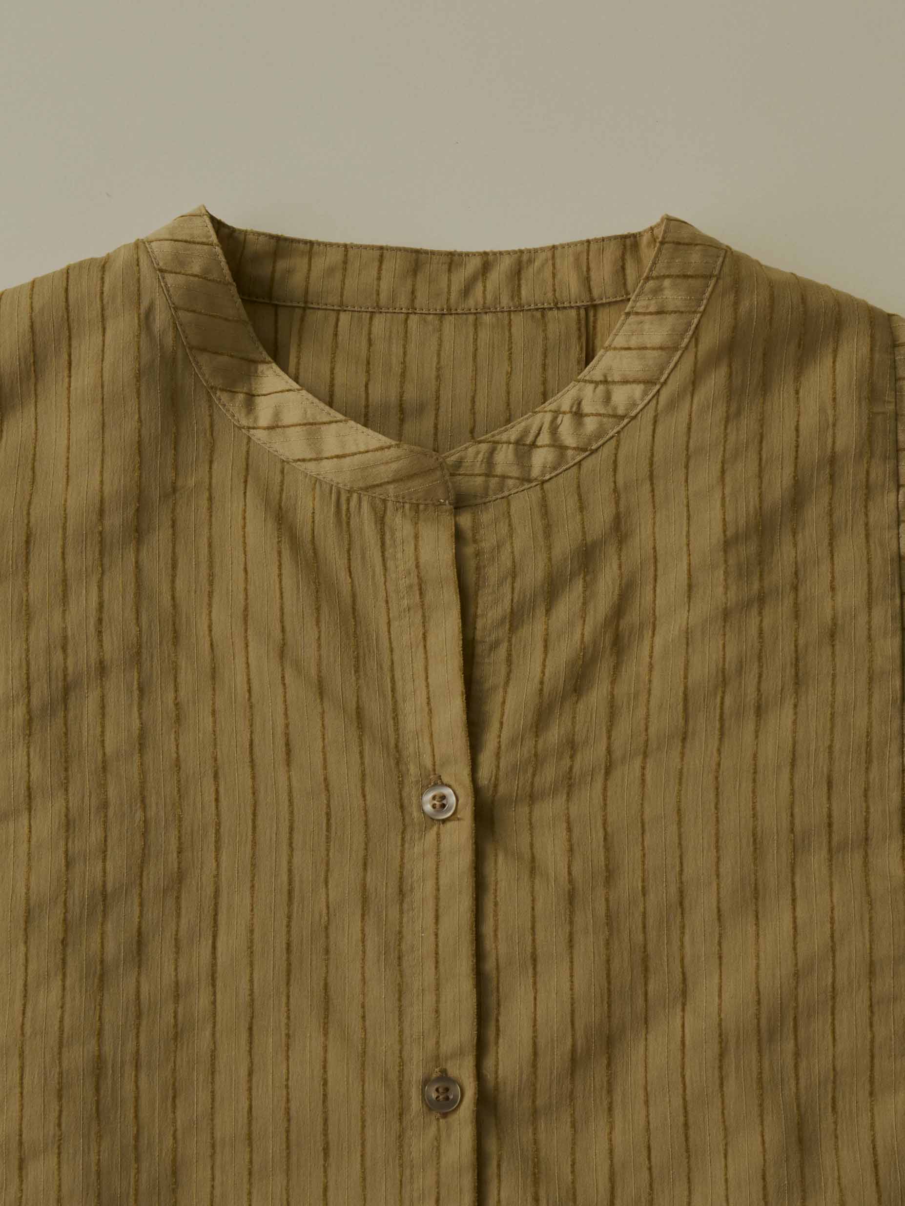 volume stripe tuck shirt