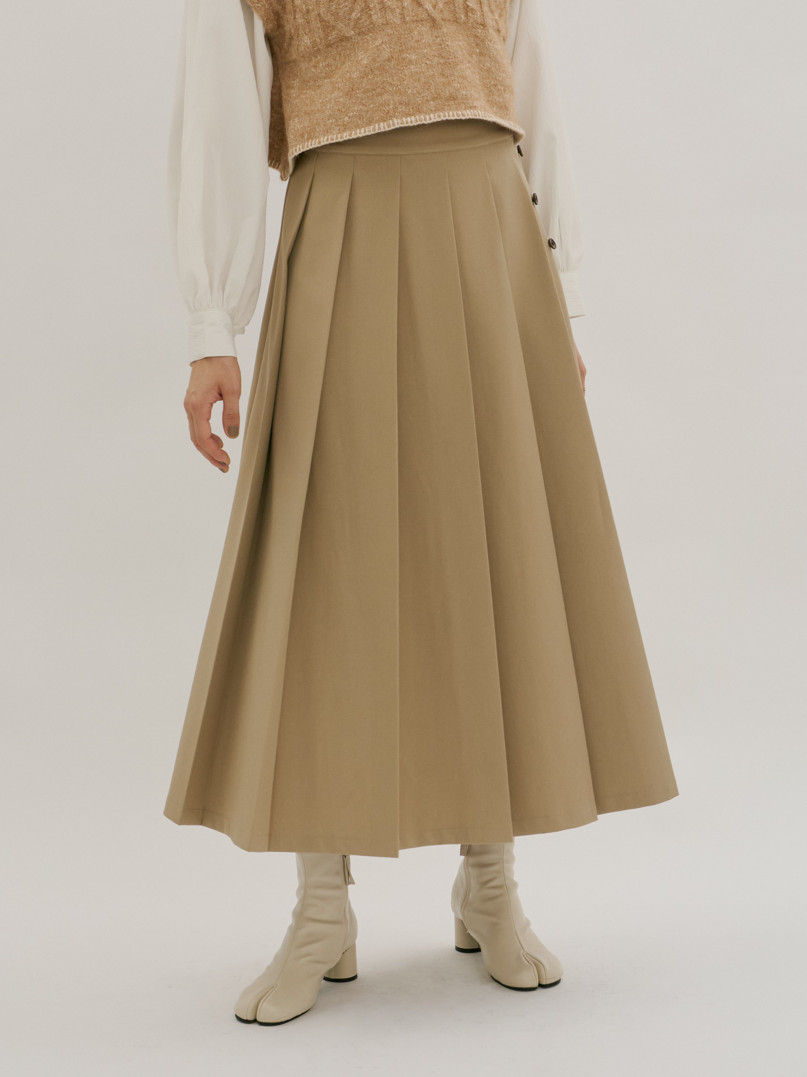 side button pleated skirt